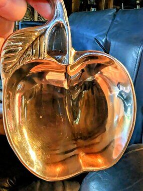 BROADWAY/EMPORIUM/WEINSTOCKS - Apple-Shaped Hand Cast Decorative Tray - GVC